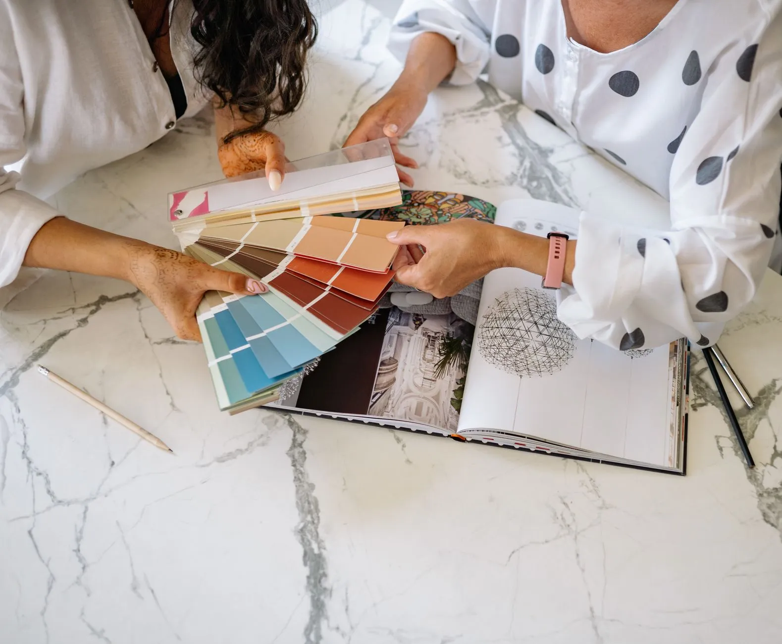 AI Interior Design vs. Professional Interior Designer: Which to Choose?
