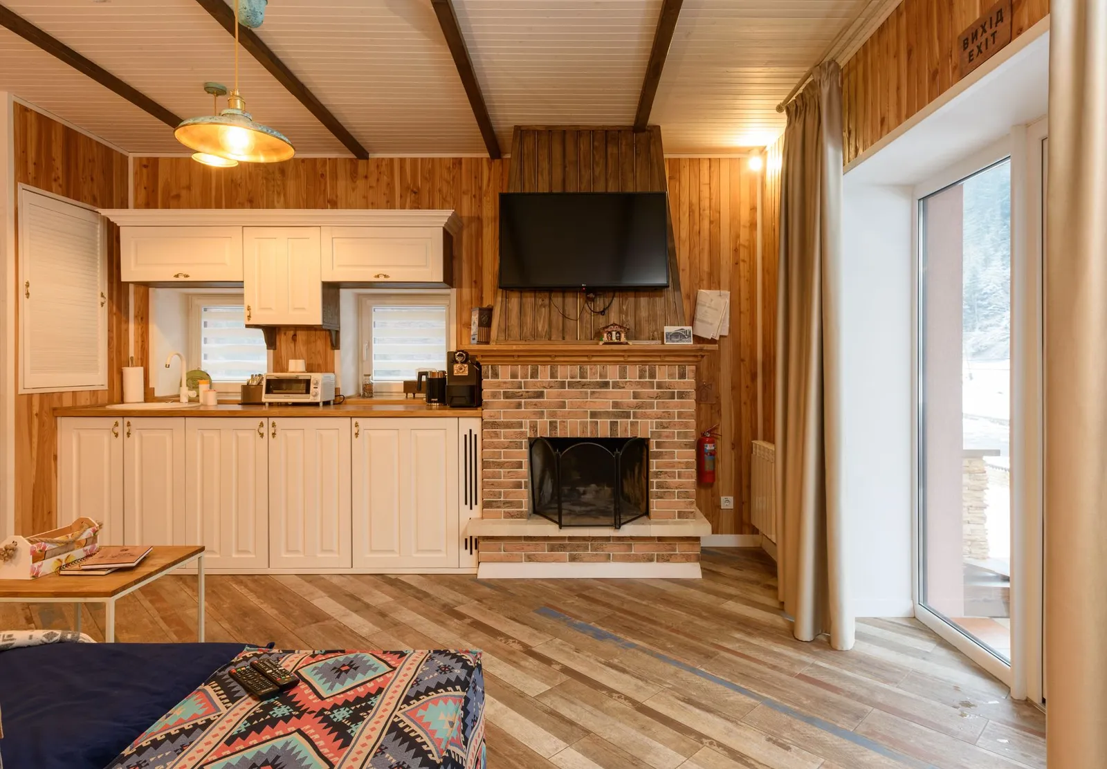 Cabin Interior Design: Cozy Mountain Retreat Aesthetics