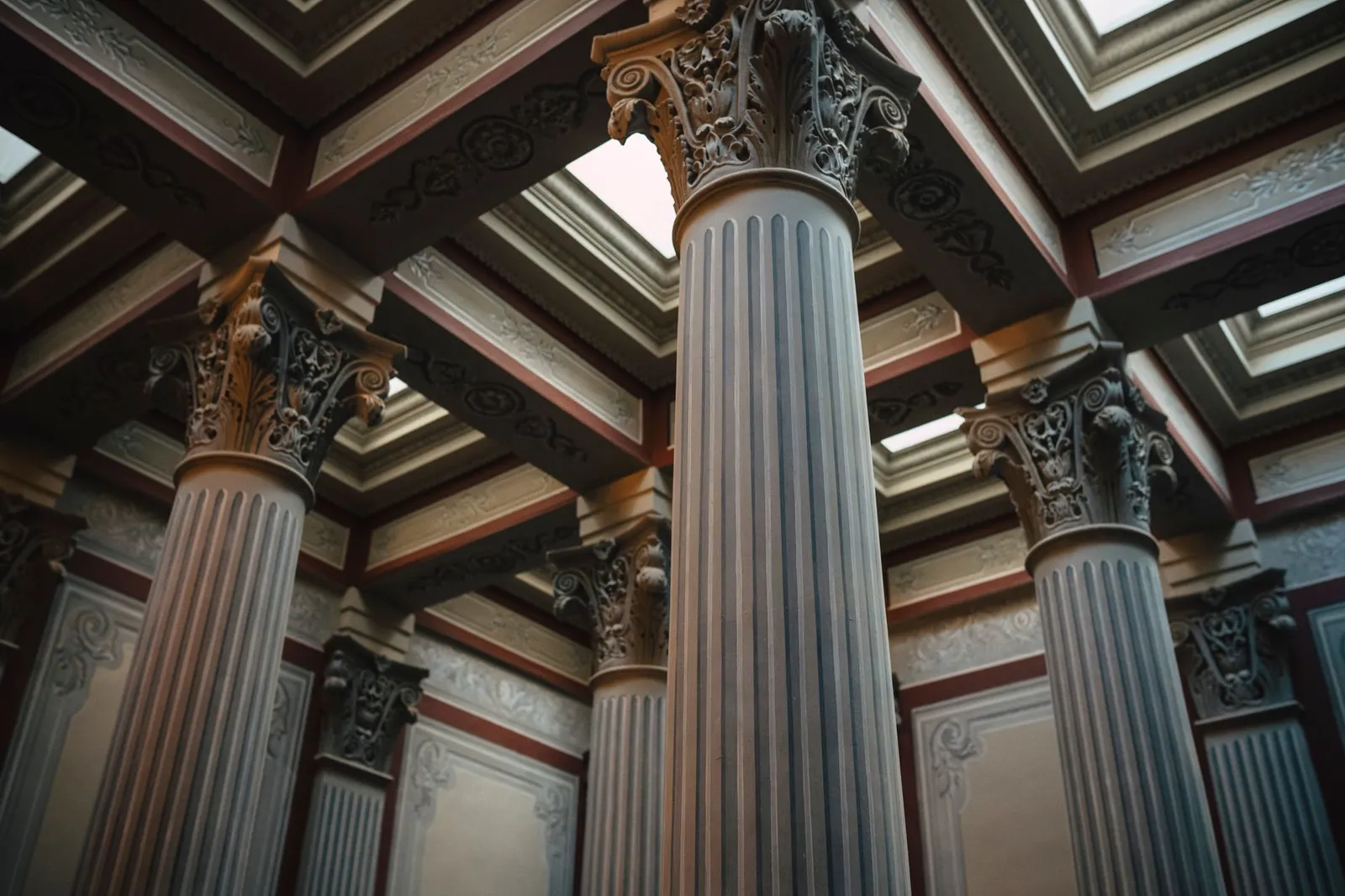 Neoclassical Interior Design: Order, Symmetry, and Grandeur